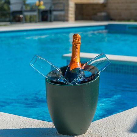 Poolincluded - Holiday Home Maslina Lisane Ostrovicke ภายนอก รูปภาพ