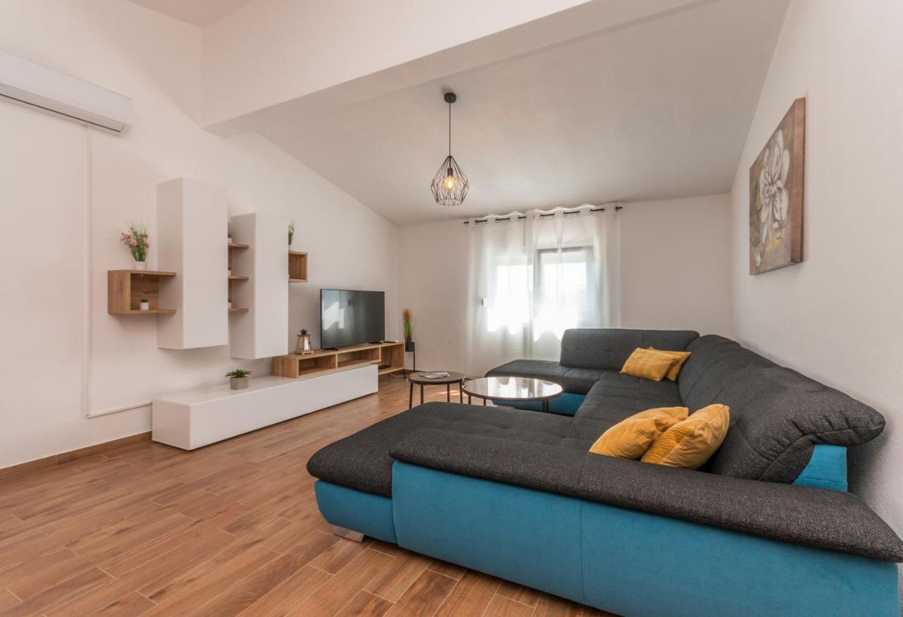 Poolincluded - Holiday Home Maslina Lisane Ostrovicke ภายนอก รูปภาพ
