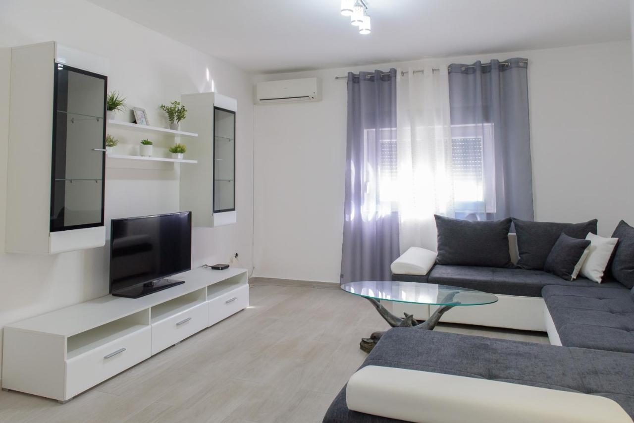 Poolincluded - Holiday Home Maslina Lisane Ostrovicke ภายนอก รูปภาพ