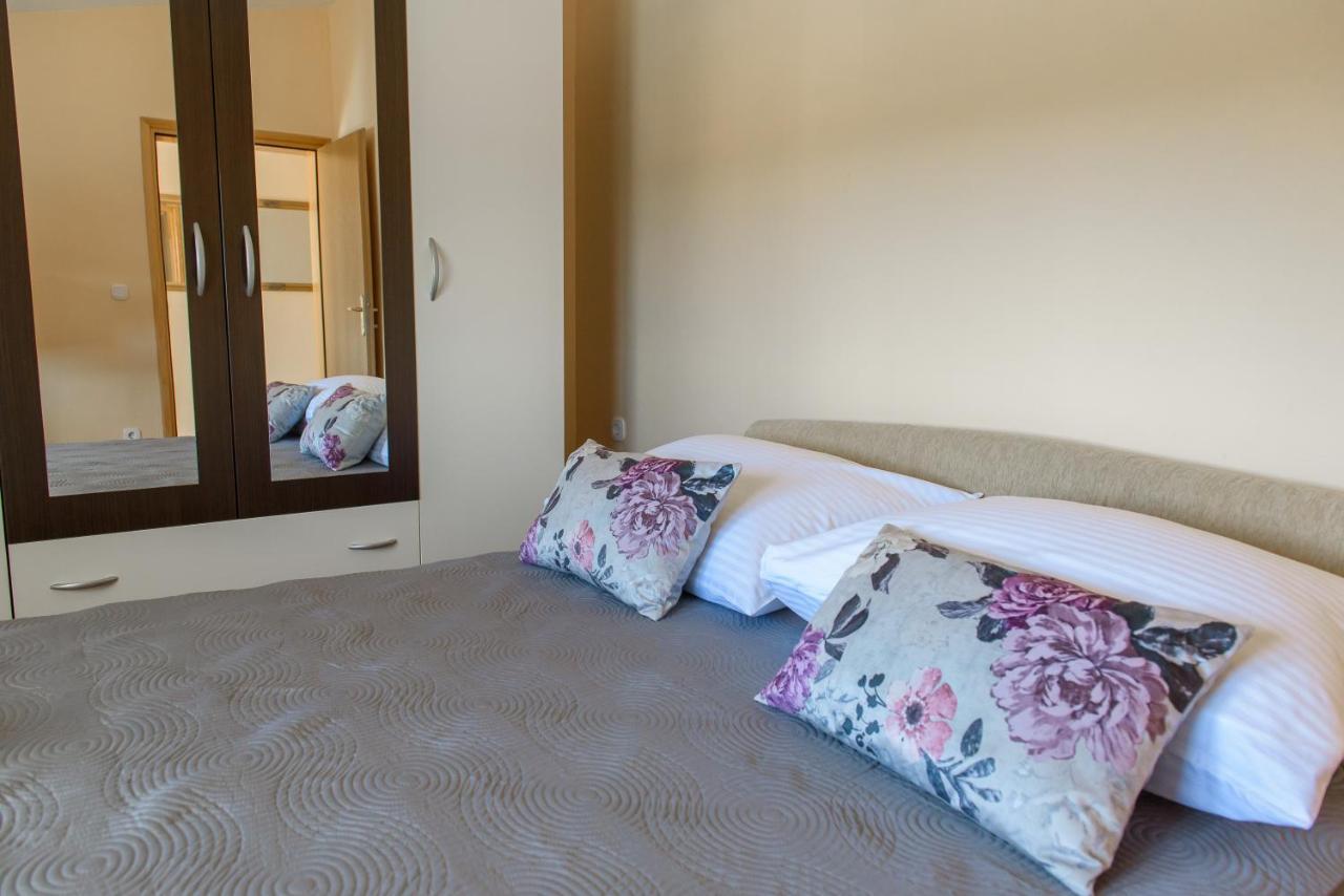 Poolincluded - Holiday Home Maslina Lisane Ostrovicke ภายนอก รูปภาพ